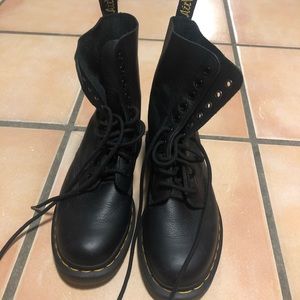 1490 Virginia doc martens